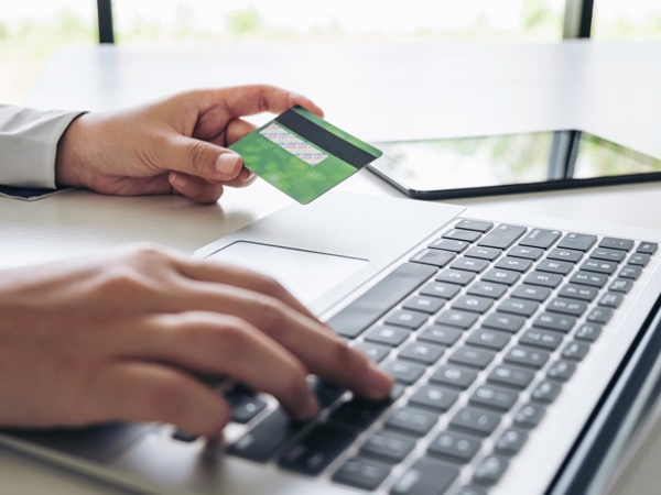 科技讓焊接更智能，拓盈科技可提供焊接機(jī)器人專用計(jì)算機(jī)產(chǎn)品方案？